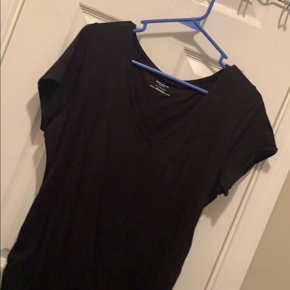 Black V neck maternity shirt - Picture 3 of 3